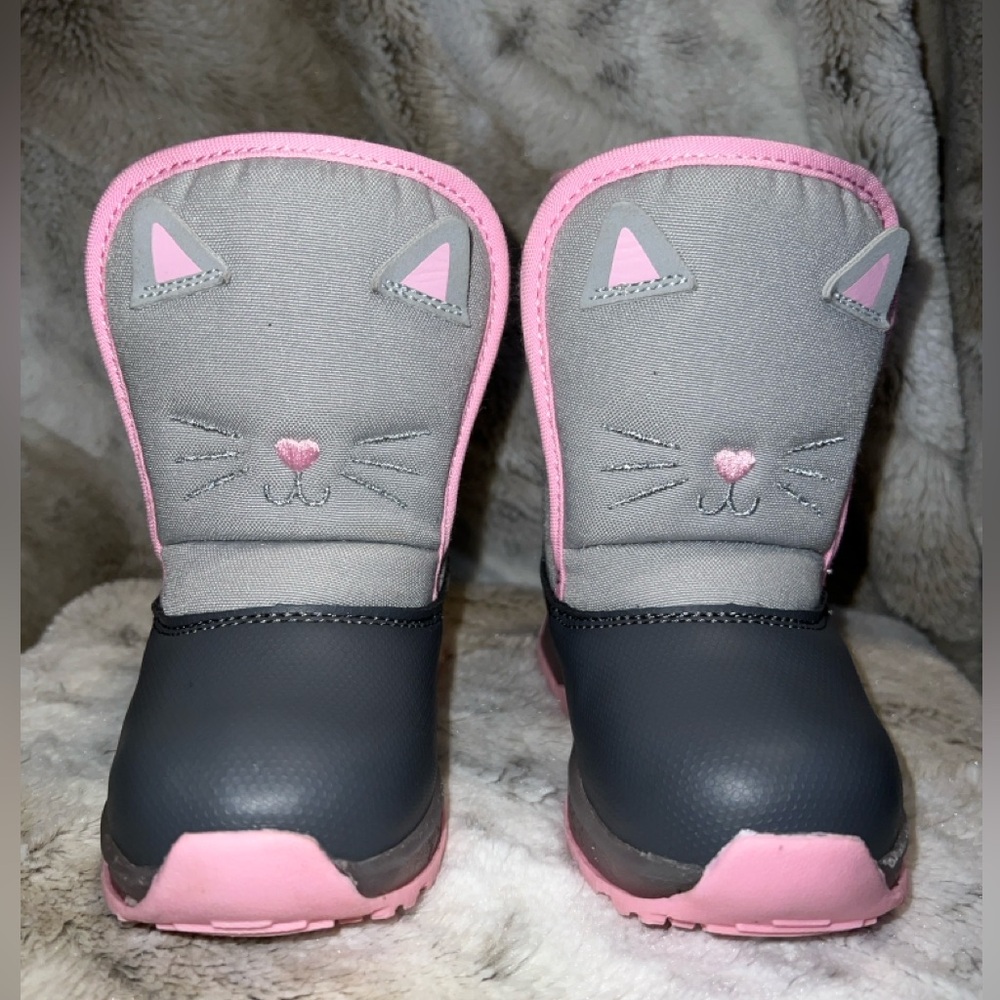 Carter’s light up snow boots size 7 toddler